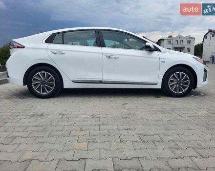 Белый Хендай Ioniq, объемом двигателя 0 л и пробегом 50 тыс. км за 15700 $, фото 6 на Automoto.ua