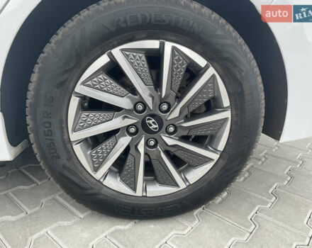 Белый Хендай Ioniq, объемом двигателя 0 л и пробегом 127 тыс. км за 14900 $, фото 11 на Automoto.ua