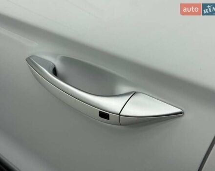 Белый Хендай Ioniq, объемом двигателя 0 л и пробегом 117 тыс. км за 16879 $, фото 6 на Automoto.ua