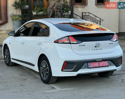 Білий Хендай Ioniq, об'ємом двигуна 0 л та пробігом 130 тис. км за 14799 $, фото 3 на Automoto.ua