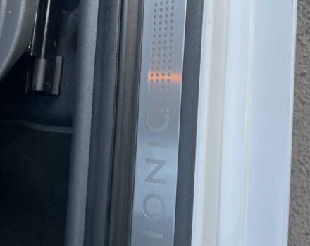 Білий Хендай Ioniq, об'ємом двигуна 0 л та пробігом 130 тис. км за 14799 $, фото 20 на Automoto.ua