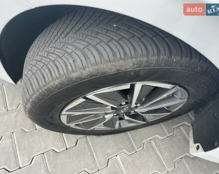 Белый Хендай Ioniq, объемом двигателя 0 л и пробегом 127 тыс. км за 14900 $, фото 10 на Automoto.ua