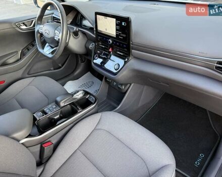 Белый Хендай Ioniq, объемом двигателя 0 л и пробегом 102 тыс. км за 15700 $, фото 9 на Automoto.ua