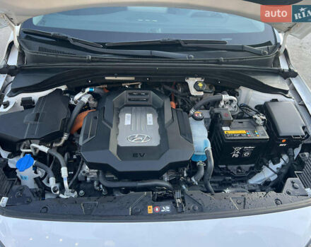 Білий Хендай Ioniq, об'ємом двигуна 0 л та пробігом 130 тис. км за 14799 $, фото 43 на Automoto.ua