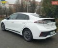 Белый Хендай Ioniq, объемом двигателя 0 л и пробегом 148 тыс. км за 15799 $, фото 5 на Automoto.ua