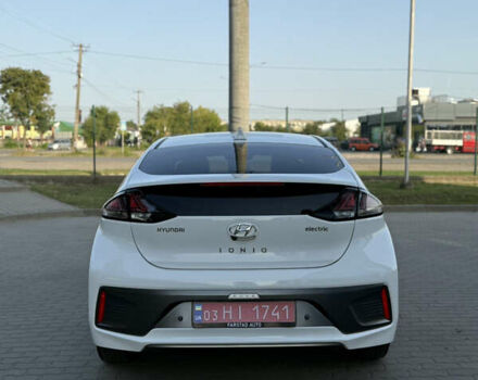 Белый Хендай Ioniq, объемом двигателя 0 л и пробегом 219 тыс. км за 13700 $, фото 3 на Automoto.ua