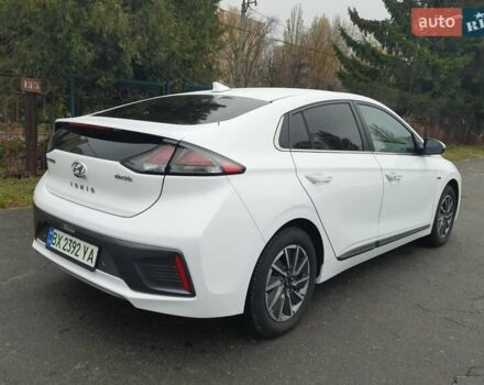 Белый Хендай Ioniq, объемом двигателя 0 л и пробегом 148 тыс. км за 15799 $, фото 9 на Automoto.ua