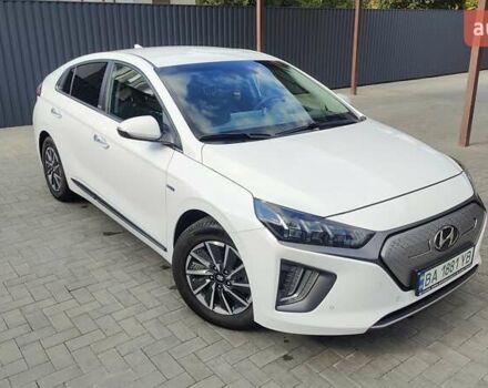 Белый Хендай Ioniq, объемом двигателя 0 л и пробегом 44 тыс. км за 16900 $, фото 6 на Automoto.ua