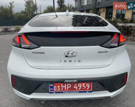 Белый Хендай Ioniq, объемом двигателя 0 л и пробегом 127 тыс. км за 14900 $, фото 16 на Automoto.ua