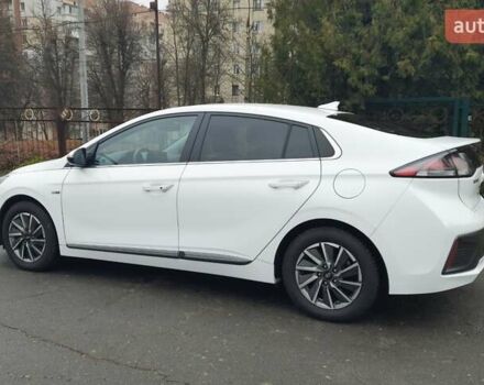 Белый Хендай Ioniq, объемом двигателя 0 л и пробегом 148 тыс. км за 15799 $, фото 4 на Automoto.ua