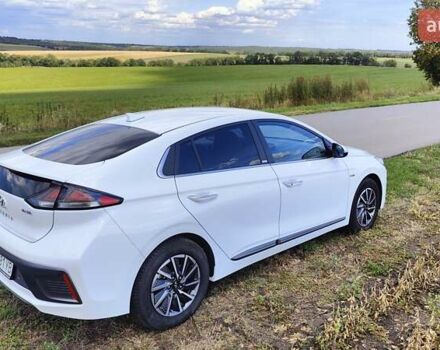 Белый Хендай Ioniq, объемом двигателя 0 л и пробегом 44 тыс. км за 16900 $, фото 44 на Automoto.ua