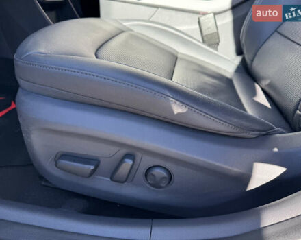 Белый Хендай Ioniq, объемом двигателя 0 л и пробегом 133 тыс. км за 15000 $, фото 18 на Automoto.ua