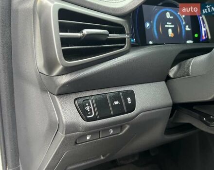 Белый Хендай Ioniq, объемом двигателя 0 л и пробегом 66 тыс. км за 14900 $, фото 12 на Automoto.ua