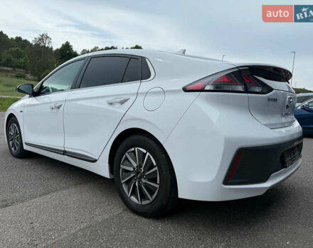 Белый Хендай Ioniq, объемом двигателя 0 л и пробегом 79 тыс. км за 15500 $, фото 10 на Automoto.ua