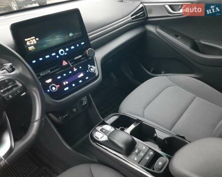 Белый Хендай Ioniq, объемом двигателя 0 л и пробегом 148 тыс. км за 15799 $, фото 29 на Automoto.ua