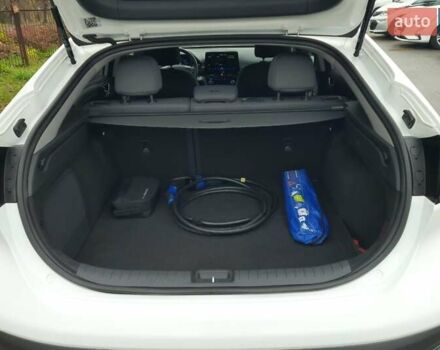 Белый Хендай Ioniq, объемом двигателя 0 л и пробегом 148 тыс. км за 15799 $, фото 15 на Automoto.ua