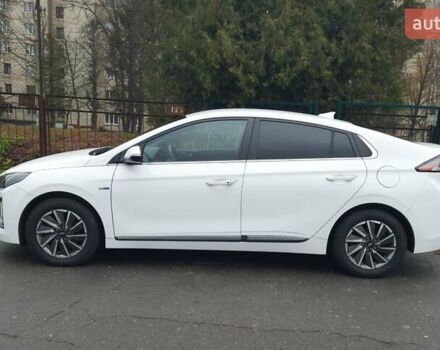 Белый Хендай Ioniq, объемом двигателя 0 л и пробегом 148 тыс. км за 15799 $, фото 3 на Automoto.ua