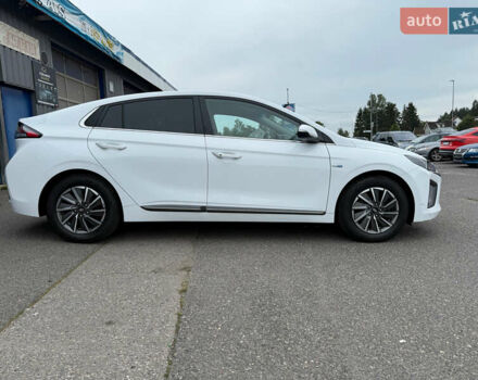 Белый Хендай Ioniq, объемом двигателя 0 л и пробегом 79 тыс. км за 15500 $, фото 20 на Automoto.ua
