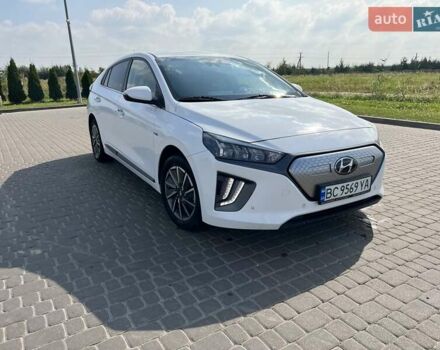 Белый Хендай Ioniq, объемом двигателя 0 л и пробегом 110 тыс. км за 15800 $, фото 3 на Automoto.ua