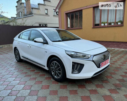 Белый Хендай Ioniq, объемом двигателя 0 л и пробегом 86 тыс. км за 16499 $, фото 3 на Automoto.ua