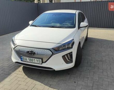 Белый Хендай Ioniq, объемом двигателя 0 л и пробегом 44 тыс. км за 16900 $, фото 7 на Automoto.ua