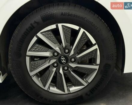 Белый Хендай Ioniq, объемом двигателя 0 л и пробегом 117 тыс. км за 16879 $, фото 10 на Automoto.ua