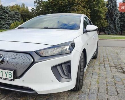 Белый Хендай Ioniq, объемом двигателя 0 л и пробегом 44 тыс. км за 16900 $, фото 15 на Automoto.ua