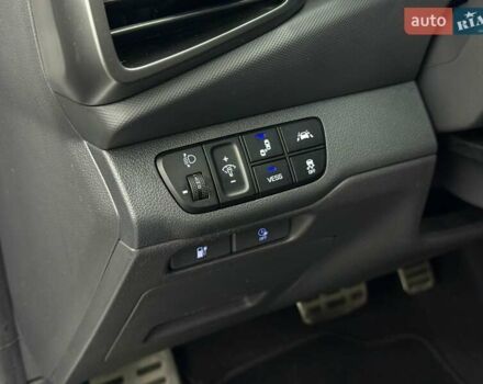 Белый Хендай Ioniq, объемом двигателя 0 л и пробегом 117 тыс. км за 16879 $, фото 16 на Automoto.ua