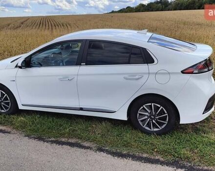 Белый Хендай Ioniq, объемом двигателя 0 л и пробегом 44 тыс. км за 16900 $, фото 16 на Automoto.ua