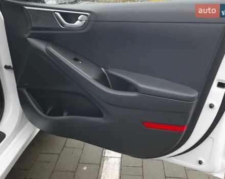 Белый Хендай Ioniq, объемом двигателя 0 л и пробегом 148 тыс. км за 15799 $, фото 46 на Automoto.ua