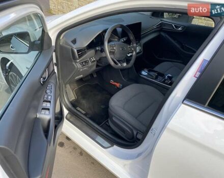 Білий Хендай Ioniq, об'ємом двигуна 0 л та пробігом 89 тис. км за 15800 $, фото 8 на Automoto.ua
