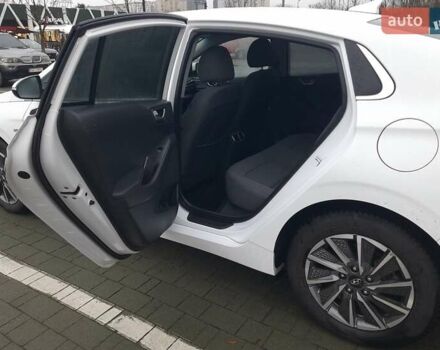 Белый Хендай Ioniq, объемом двигателя 0 л и пробегом 148 тыс. км за 15799 $, фото 34 на Automoto.ua