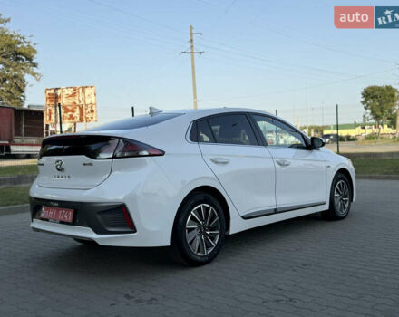 Белый Хендай Ioniq, объемом двигателя 0 л и пробегом 219 тыс. км за 13700 $, фото 2 на Automoto.ua