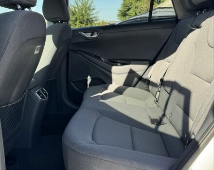 Белый Хендай Ioniq, объемом двигателя 0 л и пробегом 131 тыс. км за 16200 $, фото 13 на Automoto.ua