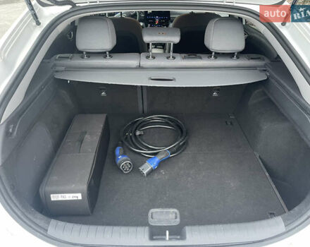 Белый Хендай Ioniq, объемом двигателя 0 л и пробегом 127 тыс. км за 14900 $, фото 12 на Automoto.ua