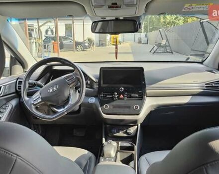 Белый Хендай Ioniq, объемом двигателя 0 л и пробегом 44 тыс. км за 16900 $, фото 62 на Automoto.ua