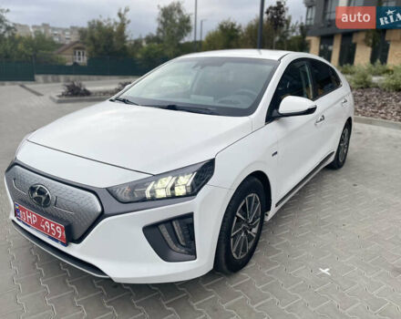 Белый Хендай Ioniq, объемом двигателя 0 л и пробегом 127 тыс. км за 14900 $, фото 4 на Automoto.ua