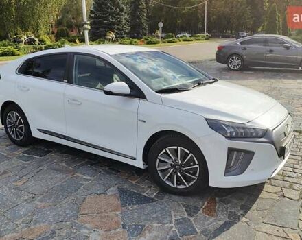 Белый Хендай Ioniq, объемом двигателя 0 л и пробегом 44 тыс. км за 16900 $, фото 1 на Automoto.ua