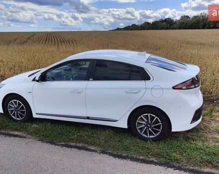 Белый Хендай Ioniq, объемом двигателя 0 л и пробегом 44 тыс. км за 16900 $, фото 18 на Automoto.ua