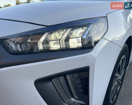 Білий Хендай Ioniq, об'ємом двигуна 0 л та пробігом 130 тис. км за 14799 $, фото 10 на Automoto.ua