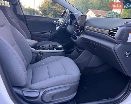 Білий Хендай Ioniq, об'ємом двигуна 0 л та пробігом 130 тис. км за 14799 $, фото 26 на Automoto.ua