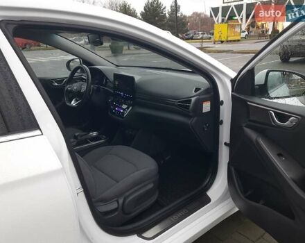 Белый Хендай Ioniq, объемом двигателя 0 л и пробегом 148 тыс. км за 15799 $, фото 47 на Automoto.ua