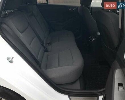 Белый Хендай Ioniq, объемом двигателя 0 л и пробегом 148 тыс. км за 15799 $, фото 43 на Automoto.ua