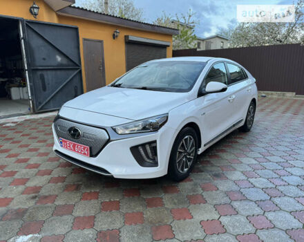 Белый Хендай Ioniq, объемом двигателя 0 л и пробегом 86 тыс. км за 16499 $, фото 1 на Automoto.ua