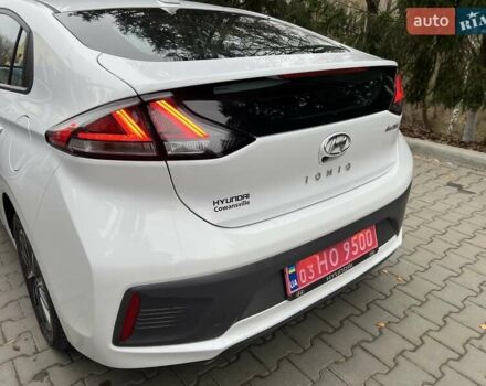 Белый Хендай Ioniq, объемом двигателя 0 л и пробегом 66 тыс. км за 14900 $, фото 5 на Automoto.ua
