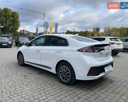Белый Хендай Ioniq, объемом двигателя 0 л и пробегом 73 тыс. км за 15650 $, фото 2 на Automoto.ua