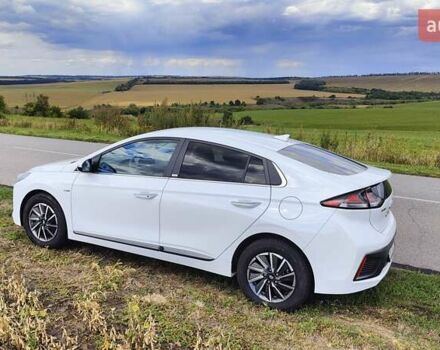 Белый Хендай Ioniq, объемом двигателя 0 л и пробегом 44 тыс. км за 16900 $, фото 22 на Automoto.ua