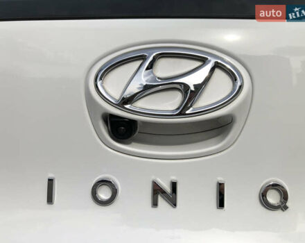 Белый Хендай Ioniq, объемом двигателя 0 л и пробегом 34 тыс. км за 23800 $, фото 33 на Automoto.ua