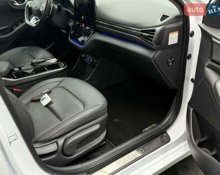 Белый Хендай Ioniq, объемом двигателя 0 л и пробегом 117 тыс. км за 16879 $, фото 29 на Automoto.ua