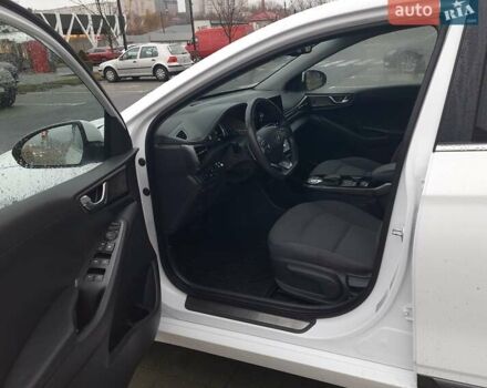 Белый Хендай Ioniq, объемом двигателя 0 л и пробегом 148 тыс. км за 15799 $, фото 21 на Automoto.ua